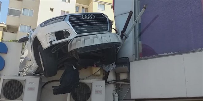 Çekmeköy'de otomobilin çarptığı kadın yaşamını yitirdi