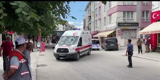 Eskişehir'de boş binanın yıkımı sırasında kolon altında kalan kişi yaralandı