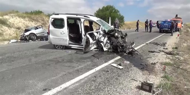 Yozgat'ta iki aracın çarpıştığı kazada 2 kişi öldü, 4 kişi yaralandı