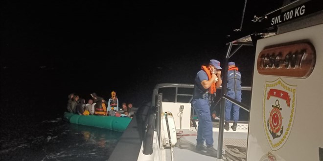 Ayvalık açıklarında 49 düzensiz göçmen kurtarıldı