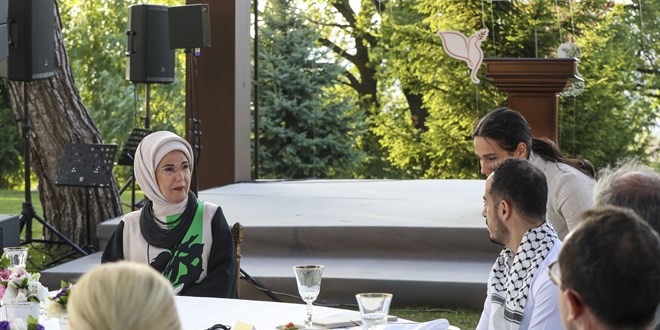 Emine Erdoğan, 'Barış Konseri'nin mimarı Filistinli müzisyenler ve CSO sanatçılarıyla buluştu