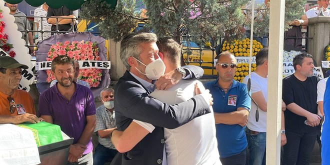 Eski milli futbolcu Tümer Metin'in babası son yolculuğuna uğurlandı