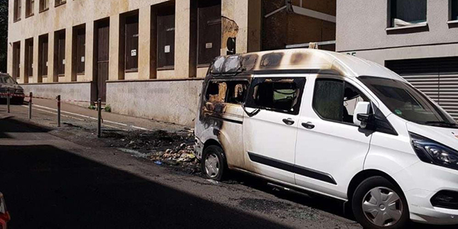Türkiye'nin Stuttgart Başkonsolosluğu aracı kundaklandı
