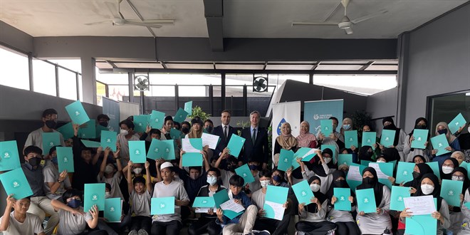 Malezya'da Trk okuluu derslerini tamamlayan 121 renci sertifika ald