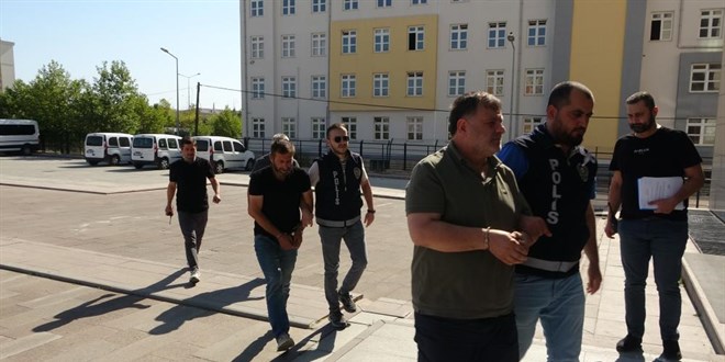 Çete kurup polis kılığına girdi, ağabeyini yaralayıp gasp etti
