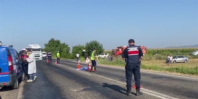 İzmir'de meydana gelen trafik kazasında biri çocuk 2 kişi hayatını kaybetti