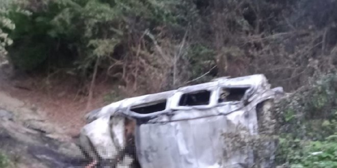 Şarampole yuvarlanan aracın sürücüsü yanarak hayatını kaybetti