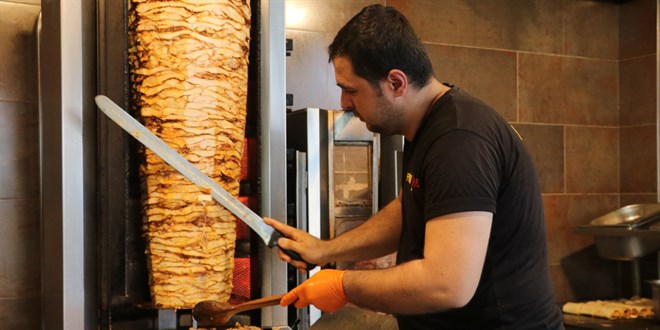 Yaz sıcağında tavuk döner tehlikesi bunlara dikkat!