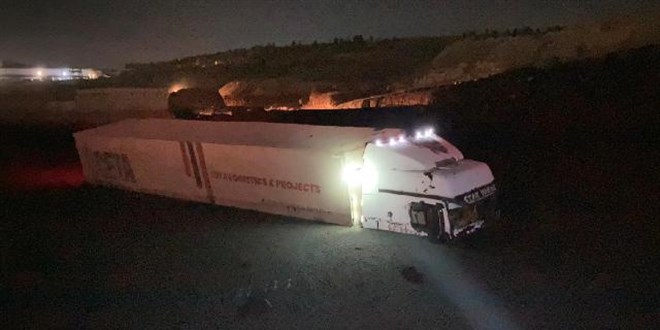 Atık su yola taştı: TAG Otoyolu'nda ulaşım durdu