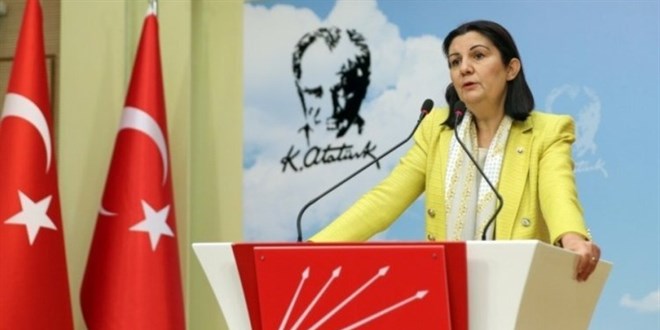 'Öğretmenlerimizi kariyer sınavına tabi tutmak onur kırıcı bir davranıştır'