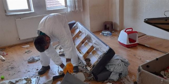 Bursa'da bir çöp ev vakası daha: 2 kamyon çöp çıktı