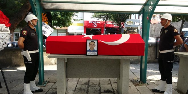 Beyin kanaması sonucu hayatını kaybeden polis memuruna son görev