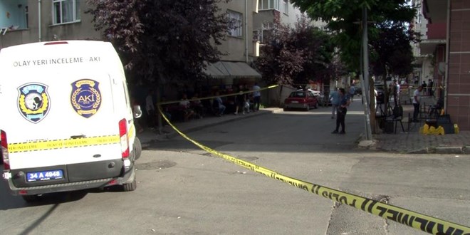 Sultangazi'de uzun namlulu silahlarla kahvehaneyi taradılar: 2 yaralı