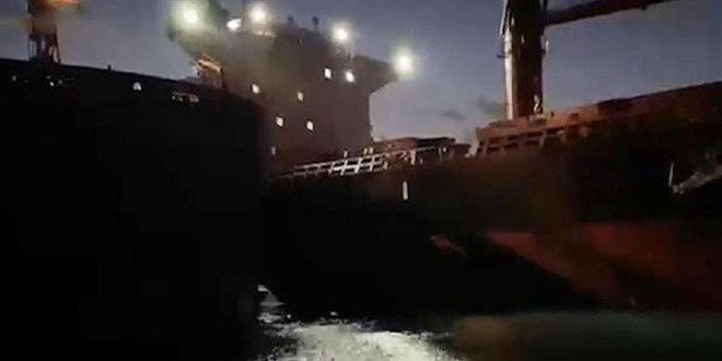İstanbul Boğazı'nda 2 gemi çarpıştı!
