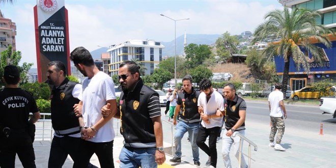 Arkadaşlık siteleri üzerinden gelen adisyon tuzağına 7 tutuklama
