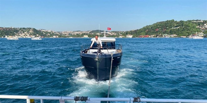 stanbul Boaz'nda arzalanan tekne kurtarld