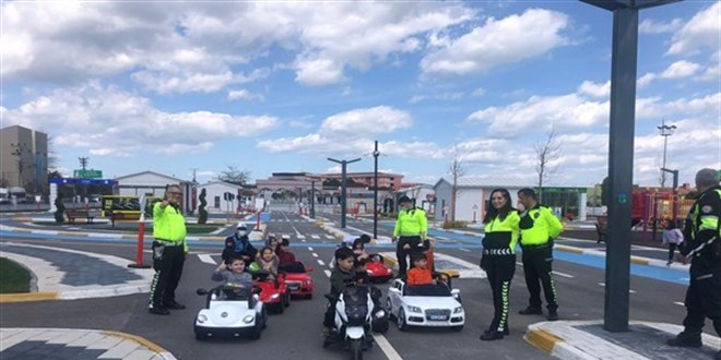 İçişleri Bakanlığınca 2 yılda yaklaşık 255 bin çocuğa trafik eğitimi verildi