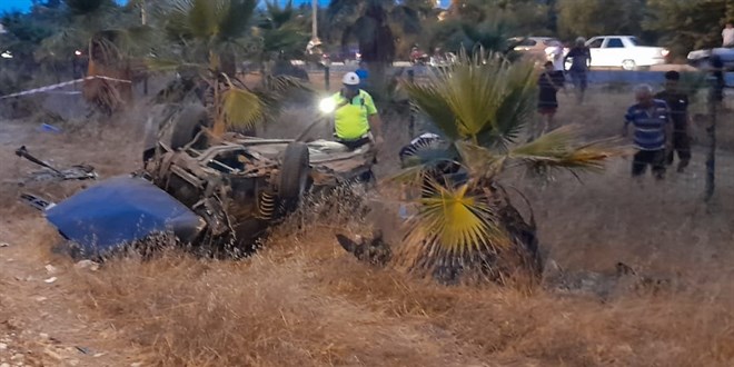 Şarampole devrilen otomobildeki sürücü ve kızı öldü