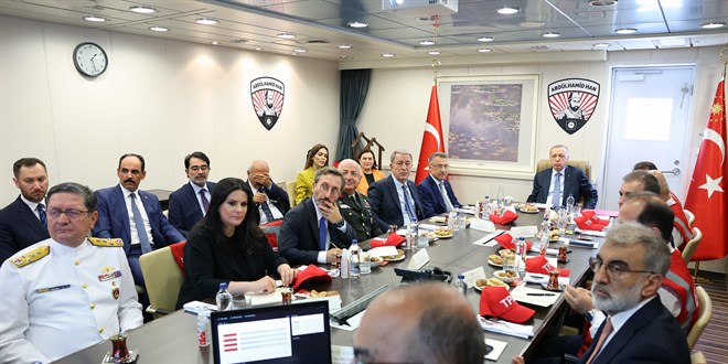 Cumhurbaşkanı Erdoğan, Abdülhamid Han Sondaj Gemisi'nde incelemelerde bulundu