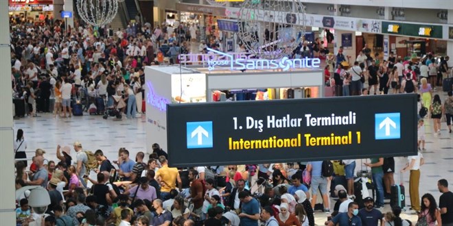 Rusya'dan Antalya Havalimanı'na günde 80 uçak iniyor