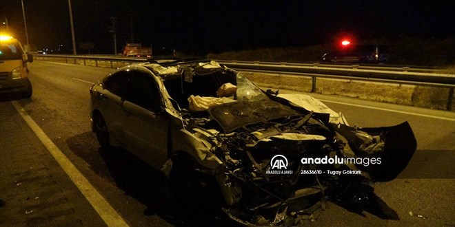 Çorum'da otomobil ile kamyonun çarpıştığı kazada 1 kişi öldü, 3 kişi yaralandı