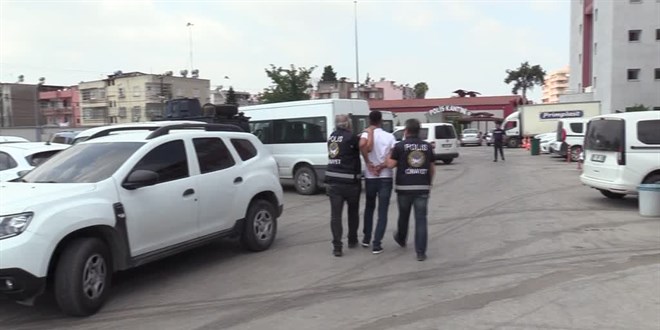 Ev sahibi ile kiracı arasındaki silahlı kavgada 3 kişi yaralandı