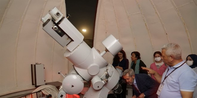 Astronomi meraklıları meteor yağmurunu izlemek için rasathanede buluştu