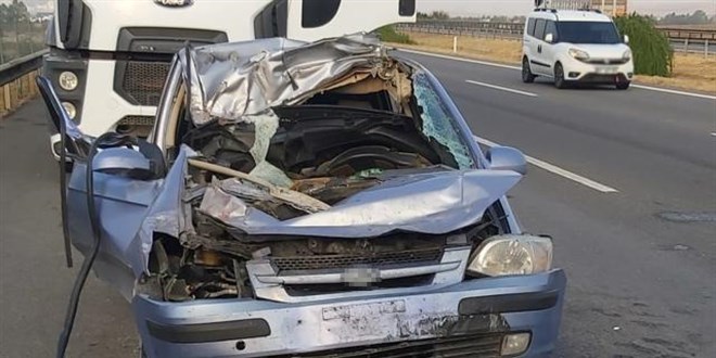 Osmaniye'de otomobil, tıra arkadan çarptı: 2 ölü, 2 yaralı