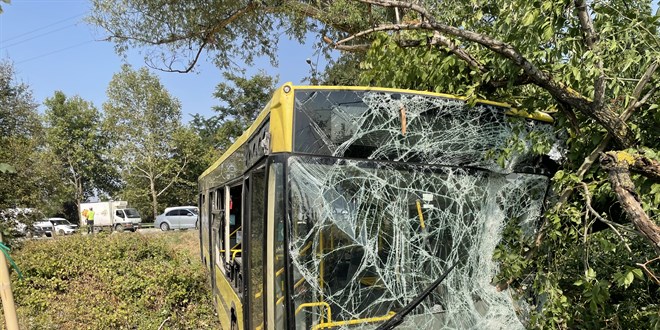 Bursa'da şarampole devrilen belediye otobüsündeki 21 kişi yaralandı