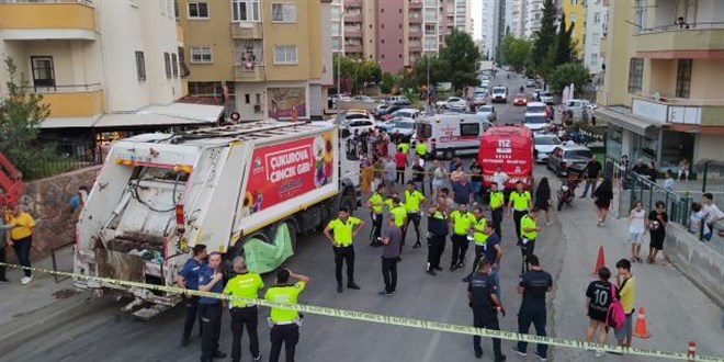 Adana'da çöp kamyonunun altında kalan çocuk hayatını kaybetti