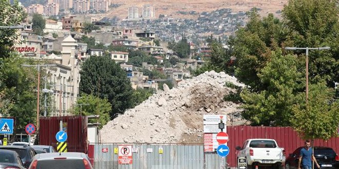 'Dünyanın en saçma binası'nın yıkımını tamamlamayan firmaya ceza