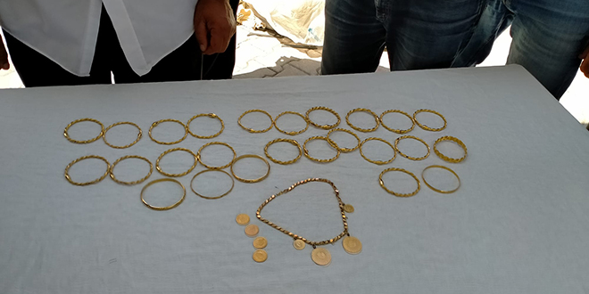 Satın aldığı dükkanda bulduğu 1 kilograma yakın altını sahibine ulaştırdı