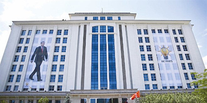AK Parti'de sürpriz seçim zirvesi