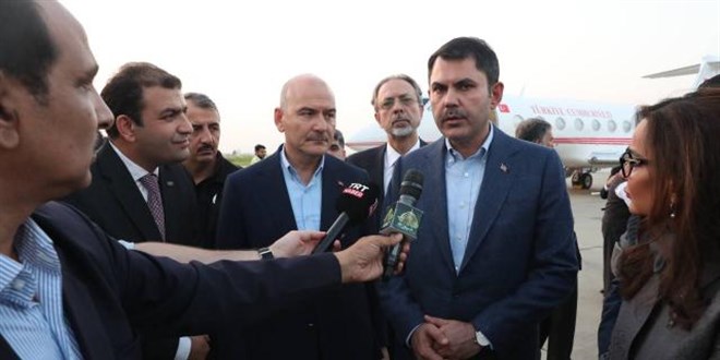 Bakan Kurum ve Bakan Soylu Pakistan'da sel bölgesini havadan ve karadan inceledi