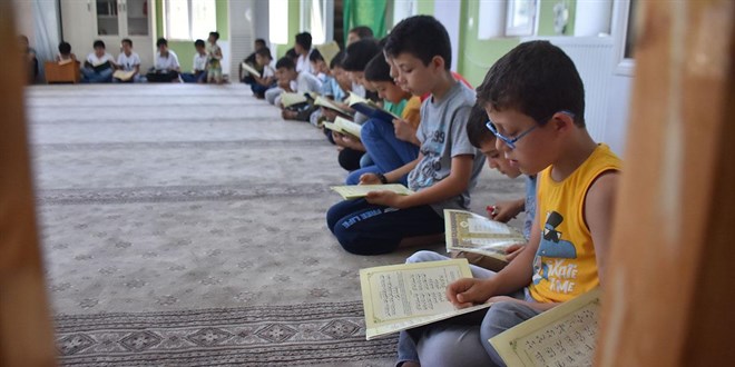 Yaz Kur'an kurslarnda yaklak 2,5 milyon renci eitim grd
