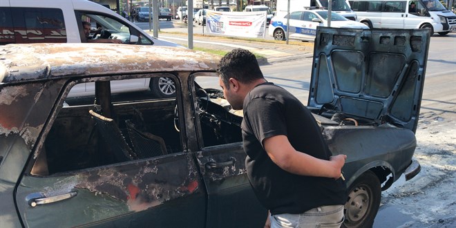 Adana'da otomobilde çıkan yangında sürücü yaralandı