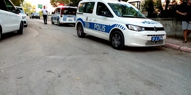 Adana'da yangında dumandan etkilenen kişi hastaneye kaldırıldı