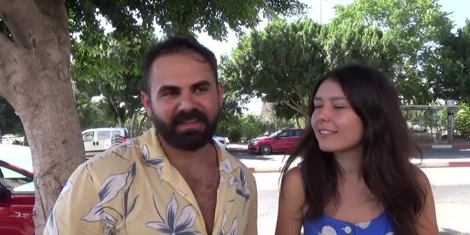 Avukattan meslektaşına polis baskınlı sürpriz evlilik teklifi