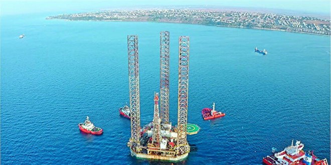 Bin 200 işçi denizin ortasında vardiyalı olarak 7/24 çalışıyor