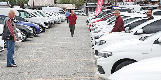 Oto % 15 indirime rağmen elde kaldı: Alıcı da satıcı da direniyor