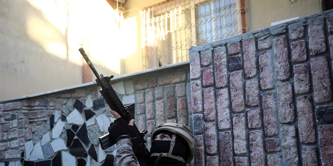 Mersin'de 10 DEAŞ şüphelisinin yakalanmasına yönelik operasyon başlatıldı