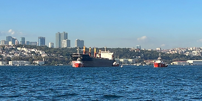 İstanbul Boğazı gemi trafiği güney-kuzey yönlü olarak açıldı