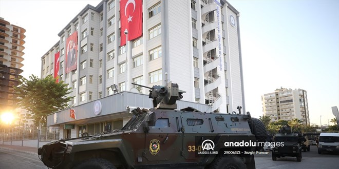 Mersin'deki polisevine terör saldırısıyla ilgili yakalanan 13 zanlı adliyede