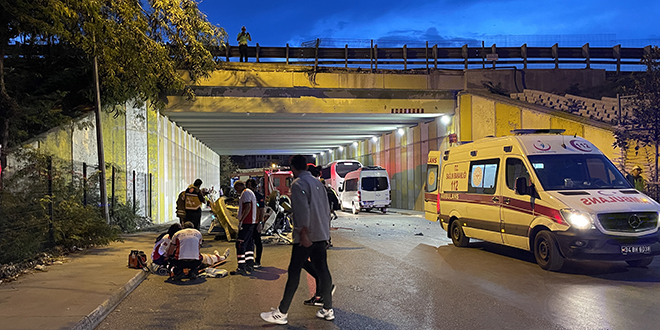 TEM Otoyolu'nda köprüden düşen otomobilin sürücüsü öldü