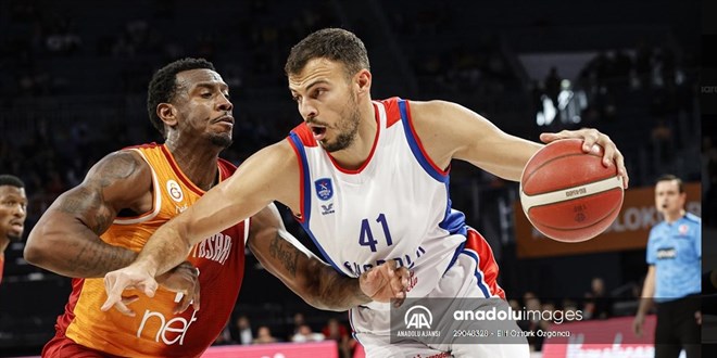 Anadolu Efes: 77 - Galatasaray Nef: 68