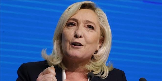 Fransa'da aşırı sağcı politikacı Le Pen, daha fazla cami kapatılmasını istedi