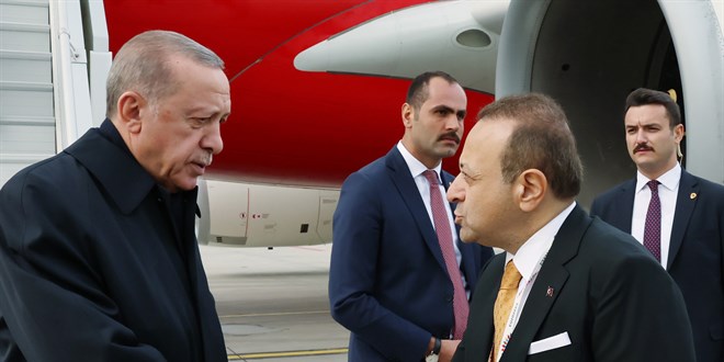Erdoğan Çekya'ya geldi, Egemen Bağış karşıladı