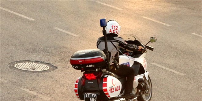 Motosiklet ambulanslar dar sokaklarda imdada yetişiyor