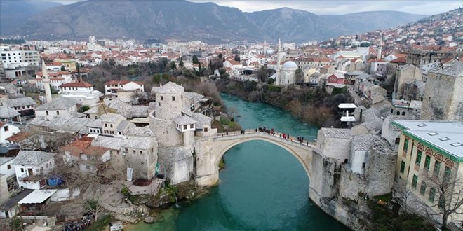 AB Komisyonu Bosna Hersek'e 'aday ülke' statüsü için görüş bildirdi