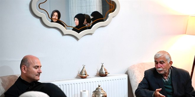 Soylu, hayatını kaybeden 3 madencinin evine taziye ziyaretinde bulundu